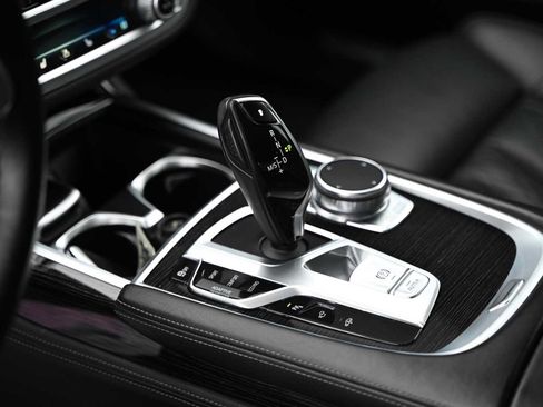 Used 2019 BMW 750i w/ M Sport Package RWD image 15