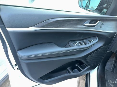 New 2025 Jeep Grand Cherokee Limited image 6