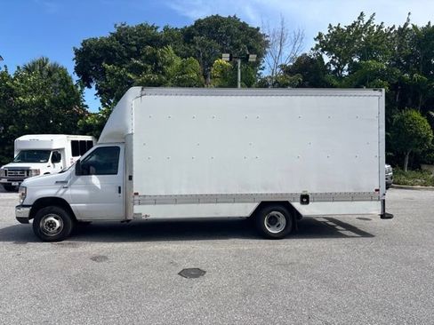 Used 2019 Ford E-350 and Econoline 350 Super Duty w/ Power Windows & Locks Group RWD image 4