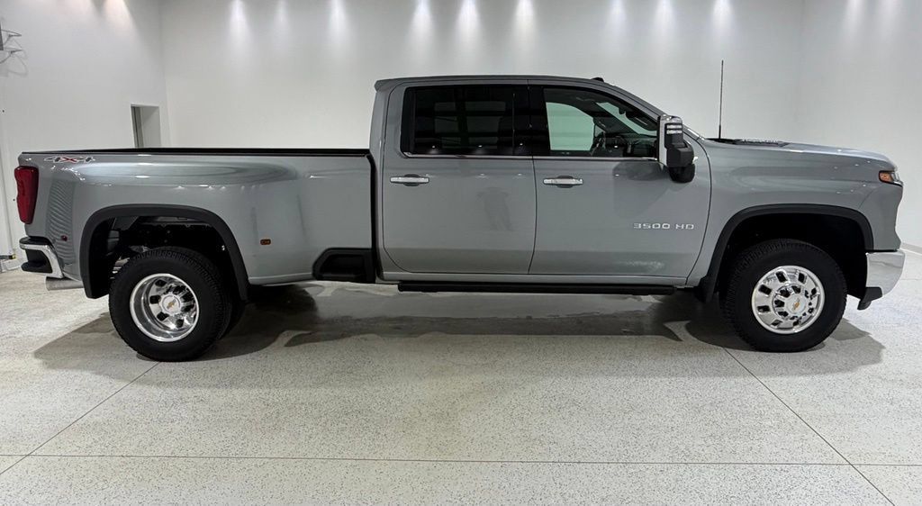 Used 2025 Chevrolet Silverado 3500 LTZ w/ LTZ Plus Package AWD/4WD image 6