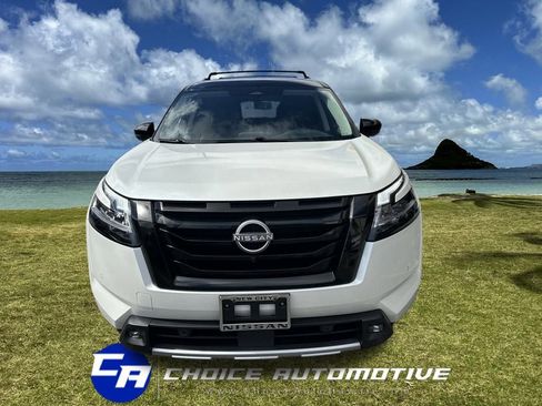 Used 2022 Nissan Pathfinder SL w/ SL Black Package image 11