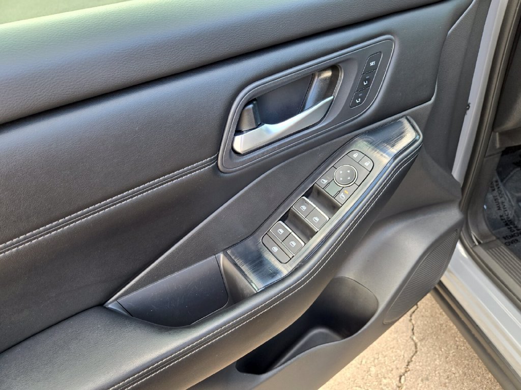 Certified 2024 Nissan Rogue SL w/ SL Premium Package FWD image 12
