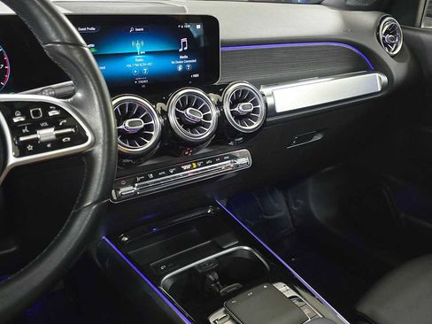 Used 2020 Mercedes-Benz GLB 250 4MATIC image 34