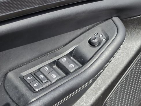 Used 2023 Jeep Grand Cherokee Altitude RWD image 19