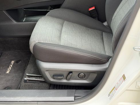 Used 2023 Nissan Rogue SV image 14