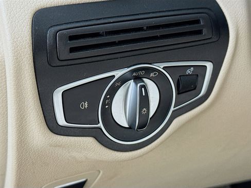 Used 2019 Mercedes-Benz GLC 350e 4MATIC image 15