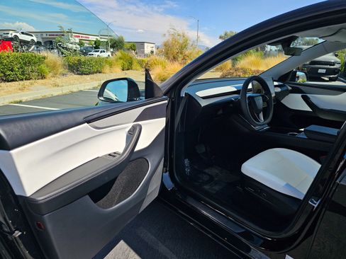 Used 2026 Tesla Model Y Long Range AWD/4WD image 15