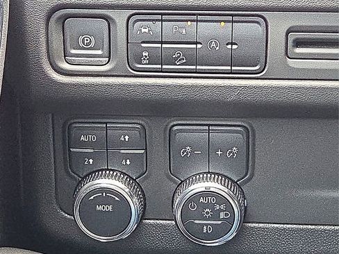 Used 2024 GMC Yukon AT4 AWD/4WD image 22