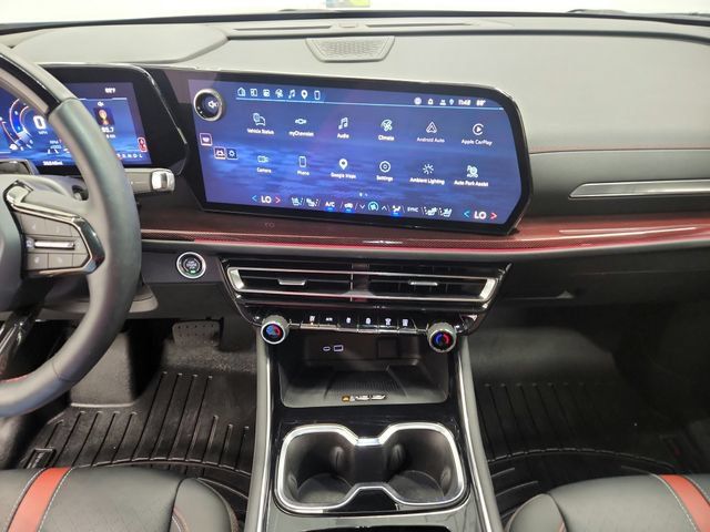 Used 2025 Chevrolet Traverse RS FWD image 43
