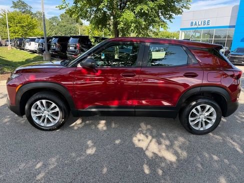 Used 2022 Chevrolet TrailBlazer LS AWD/4WD image 2