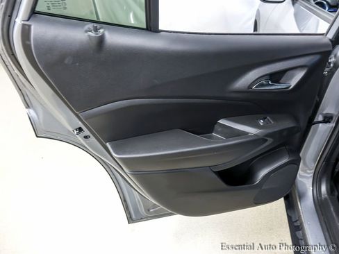 Used 2025 Chevrolet Trax LT w/ LT Convenience Package FWD image 19