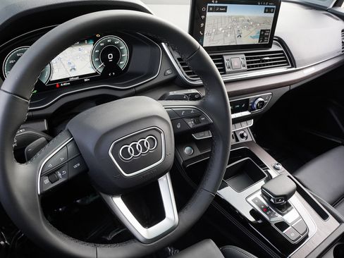 Certified 2024 Audi Q5 e Premium Plus image 8