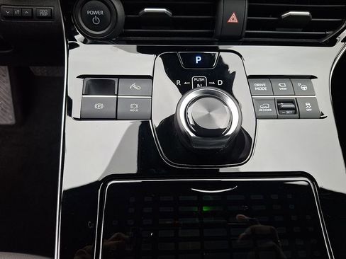 Used 2024 Subaru Solterra Limited image 13