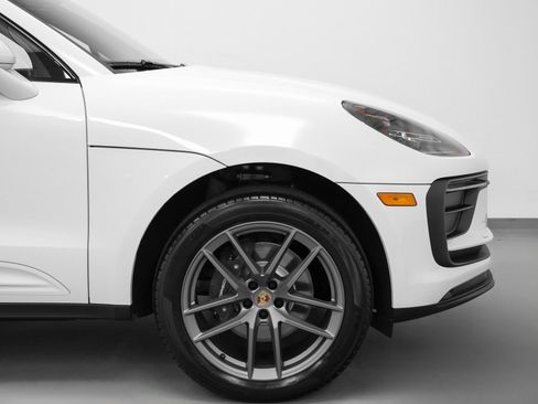 Certified 2026 Porsche Macan AWD/4WD image 14