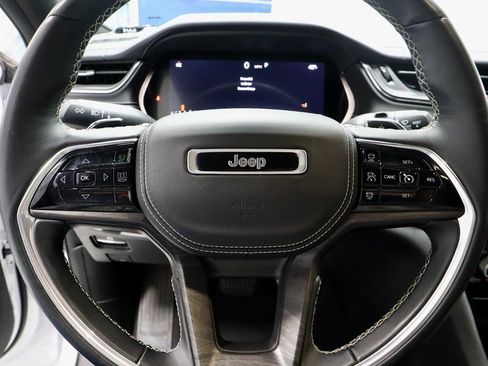 Used 2022 Jeep Grand Cherokee Overland w/ Luxury Tech Group IV image 34