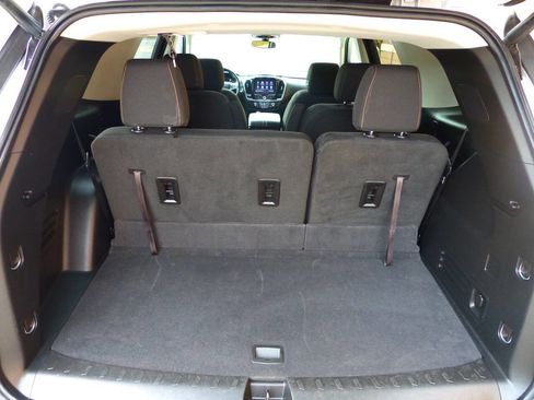 Used 2020 Chevrolet Traverse LT image 38