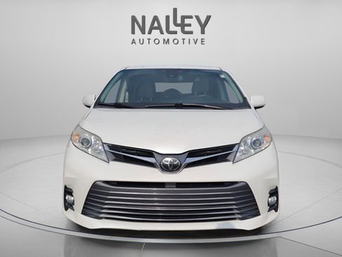 Certified 2018 Toyota Sienna XLE image 9