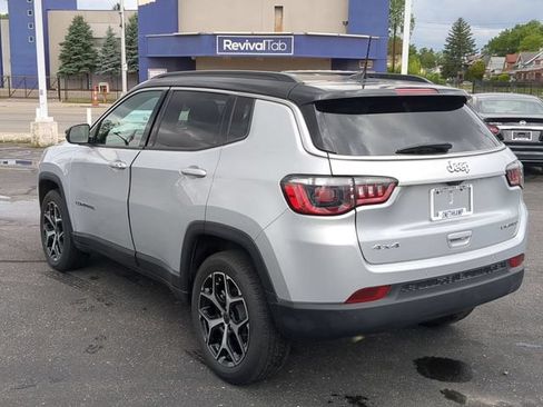 Used 2025 Jeep Compass Limited AWD/4WD image 4