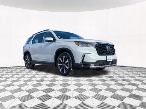 Used 2025 Honda Pilot Touring image 16