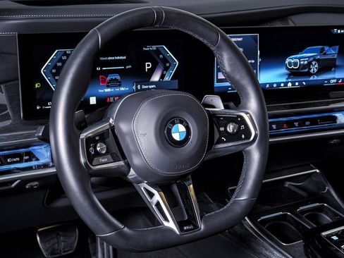 Used 2025 BMW 740i xDrive image 22