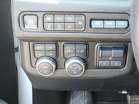 Used 2023 GMC Yukon Denali Ultimate AWD/4WD image 5