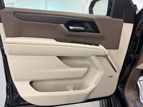 New 2026 GMC Yukon Denali w/ Denali Reserve Package AWD/4WD image 11
