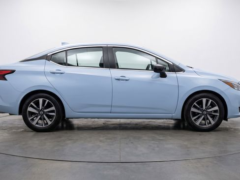 Used 2025 Nissan Versa SV FWD image 11