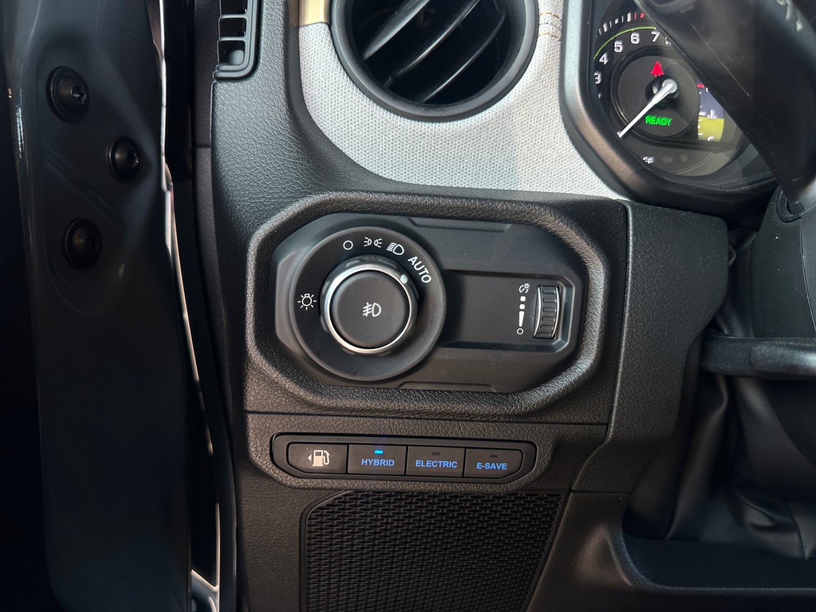 Used 2024 Jeep Wrangler Unlimited AWD/4WD image 17