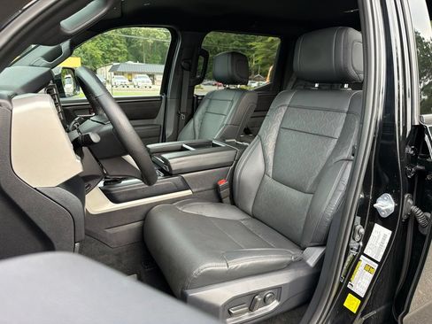Used 2025 Toyota Tundra SR5 w/ SR5 Premium Package AWD/4WD image 17