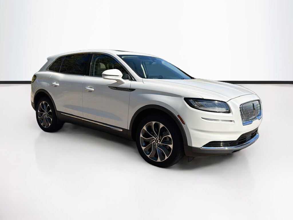 Used 2023 Lincoln Nautilus Reserve AWD/4WD image 3
