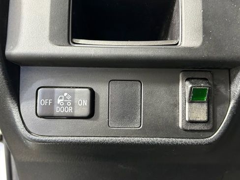 Used 2016 Toyota Tacoma SR5 w/ SR5 Appearance Package (SN) AWD/4WD image 22