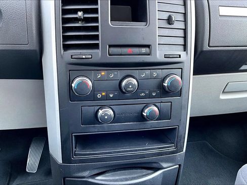 Used 2010 Dodge Grand Caravan Hero w/ Popular Equipment Group FWD image 11