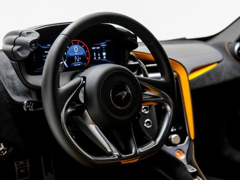 Used 2026 McLaren 750S Spider RWD image 19