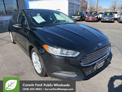 Used 2016 Ford Fusion SE image 3