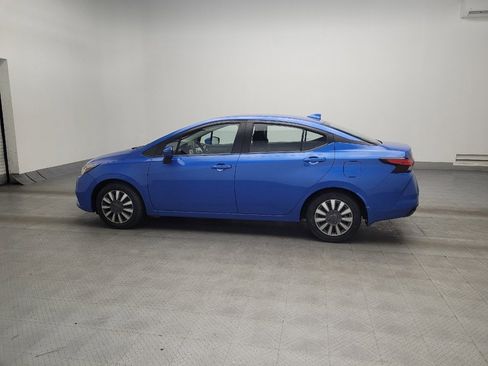 Used 2020 Nissan Versa SV image 3