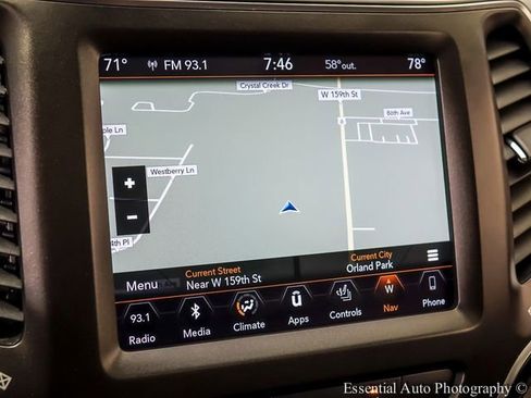 Used 2019 Jeep Cherokee Trailhawk AWD/4WD image 14