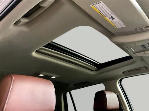 Used 2018 Chevrolet Tahoe Premier RWD image 13