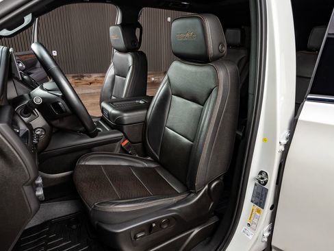 Used 2023 Chevrolet Suburban High Country image 31