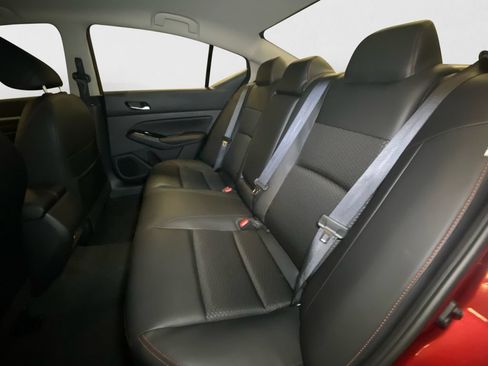 Used 2024 Nissan Altima 2.5 SR FWD image 14