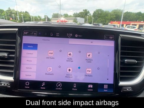Used 2023 Chrysler Pacifica Touring-L FWD image 21