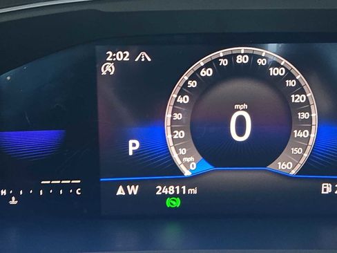 Used 2023 Volkswagen Tiguan SE w/ Panoramic Sunroof Package image 33