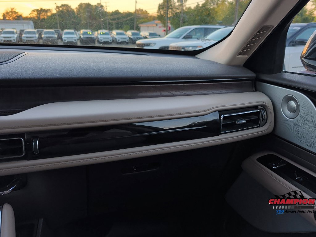 Used 2020 Lincoln Aviator Reserve w/ Equipment Group 201A AWD/4WD image 17