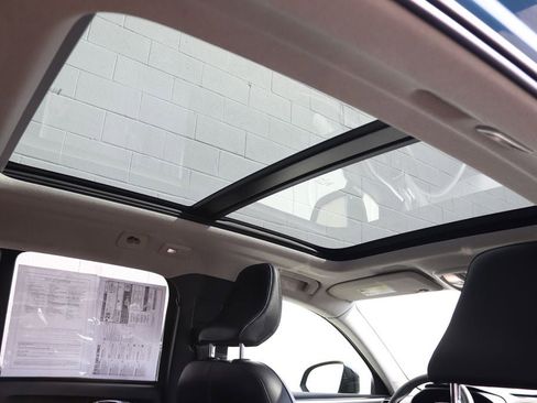 Used 2023 Volvo XC40 B5 Ultimate w/ Protection Package Premier image 7