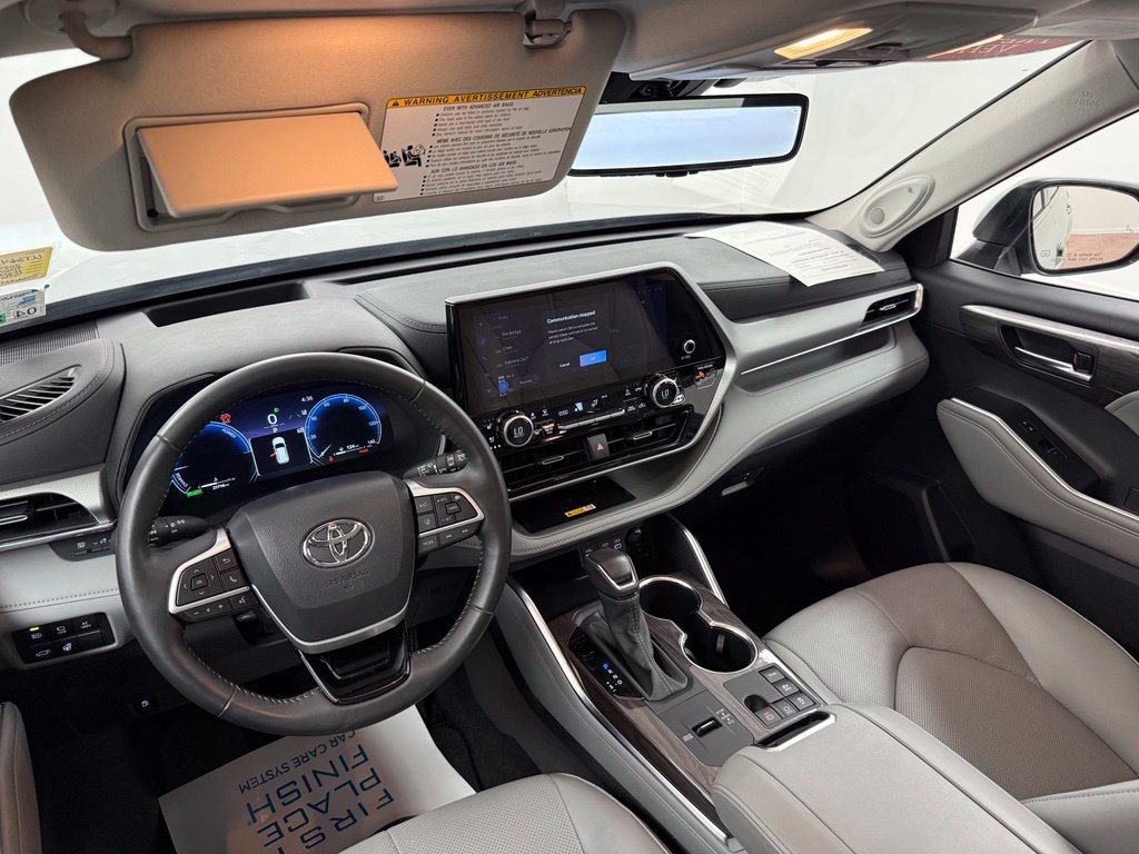 Used 2025 Toyota Highlander Platinum AWD/4WD image 9