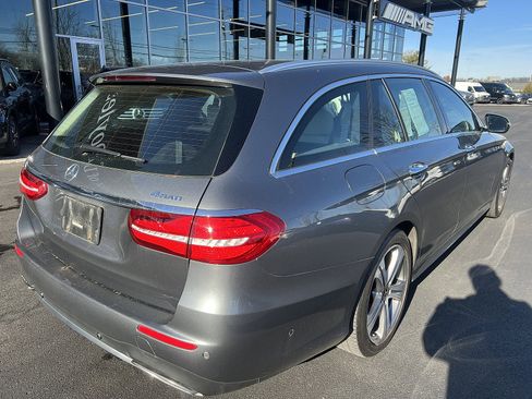 Certified 2018 Mercedes-Benz E 400 4MATIC Wagon image 7