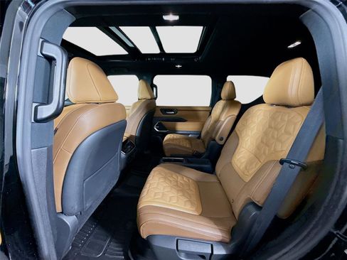 Used 2025 Nissan Armada Platinum Reserve w/ Convenience Package image 18