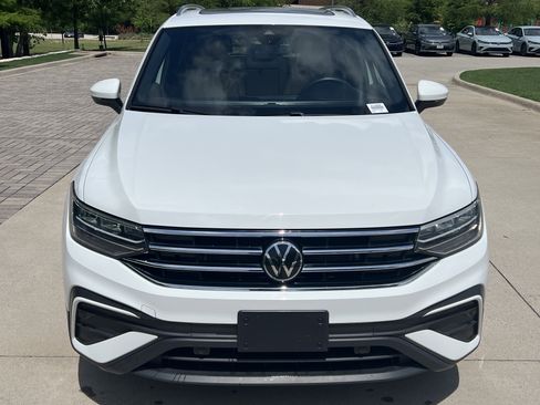 Used 2024 Volkswagen Tiguan SE image 3