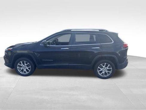 Used 2016 Jeep Cherokee Latitude w/ Comfort/Convenience Group AWD/4WD image 11
