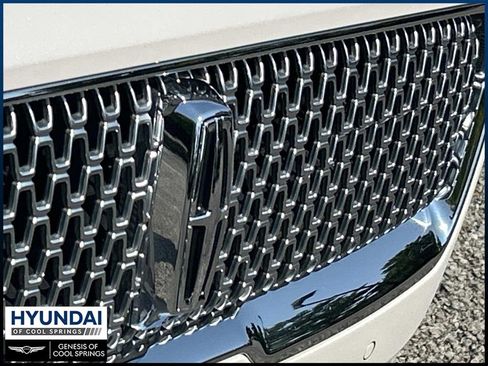 Used 2018 Lincoln Continental Reserve w/ Rear-seat Package AWD/4WD image 11