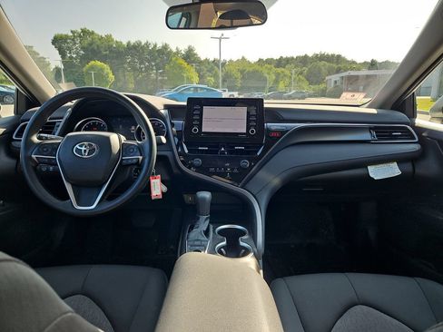 Used 2022 Toyota Camry LE AWD/4WD image 4